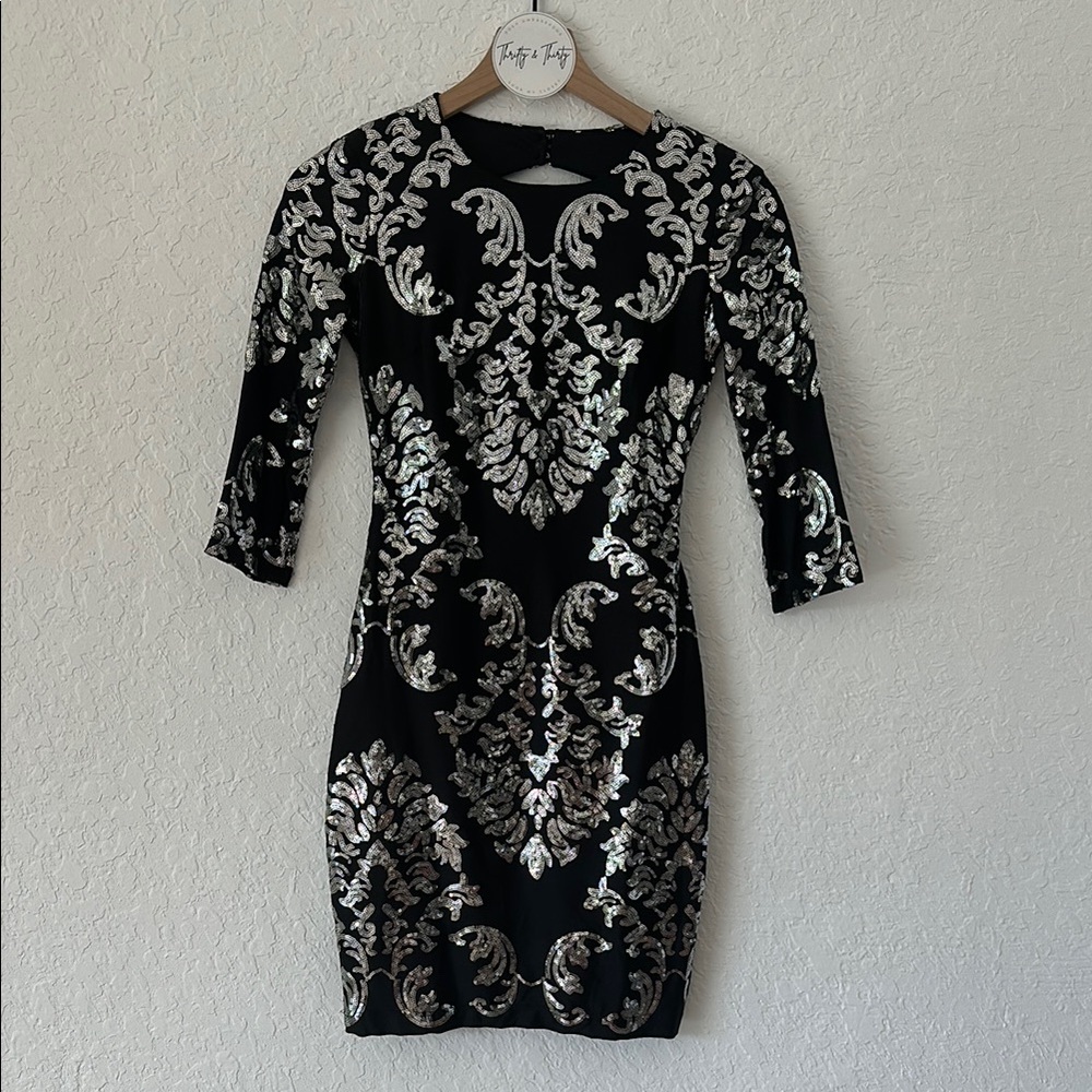 B Darlin Black andSilver Bodycon Dress 3/4 Sleeve Cocktail Dress Size 1/2